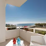 Alojamento de Acomodação e Pequeno-almoço Solmaris Seaside - Sul Mare 4*